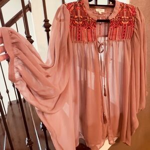 Show stopper! Flow and go with jeans or skirts